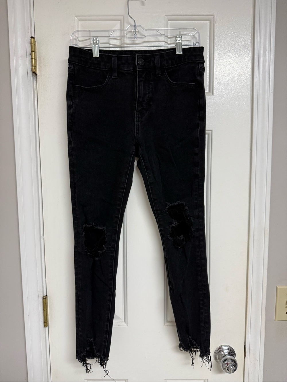AE Black Distressed Women’s Skinny Jeans